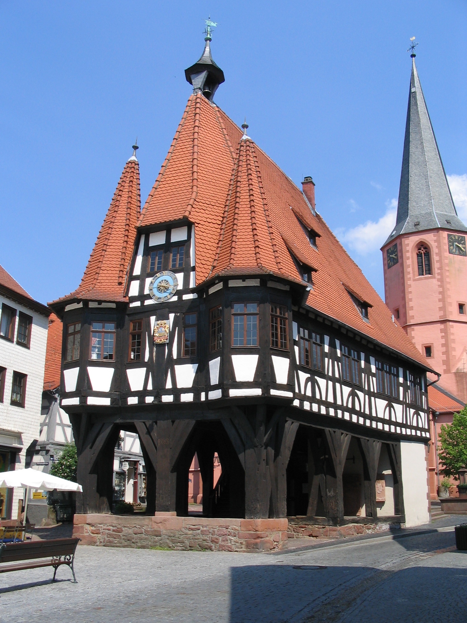 Fachwerk-Rathaus in Michelstadt Das historische Rathaus am Michelstädter Marktplatz
