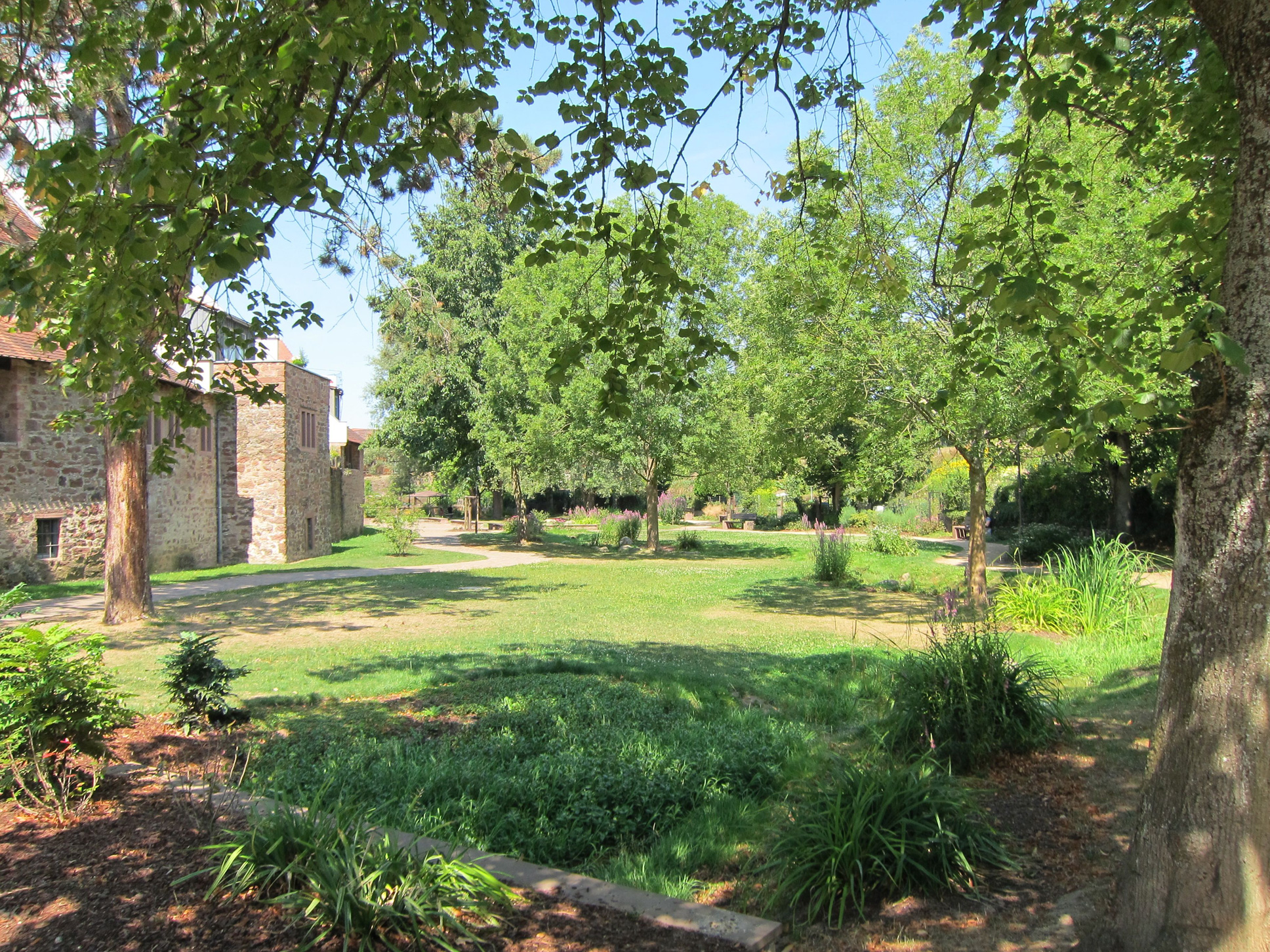 Michelstädter Stadtgarten (Quelle: https://www.cittaslow.de/files/upload/Bilderpool/Michelstadt-Stadtgarten2.jpg) Der Michelstädter Stadtgarten