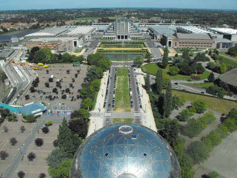 Messegelände in Brüssel mit Hallen und Freiflächen
